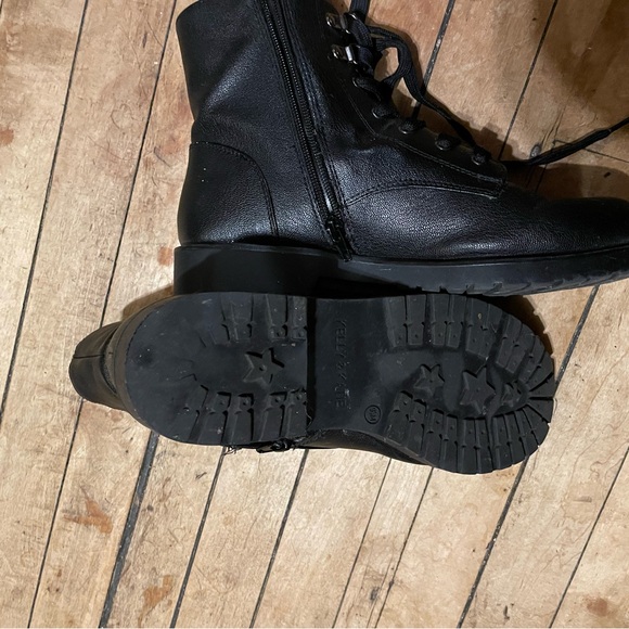 Kelly&Katie ankle boots 9.5M  style KK-Vestie Color/ Material Black GOAT PU - Picture 6 of 6
